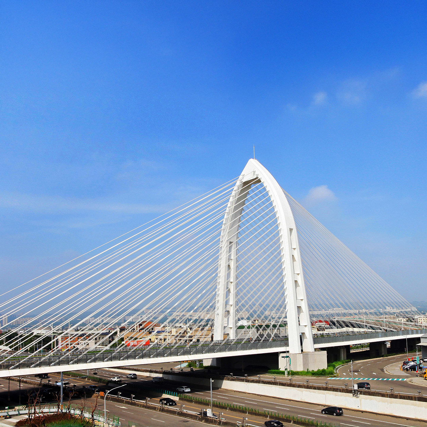 科湳愛琴橋實景拍攝經電腦修飾