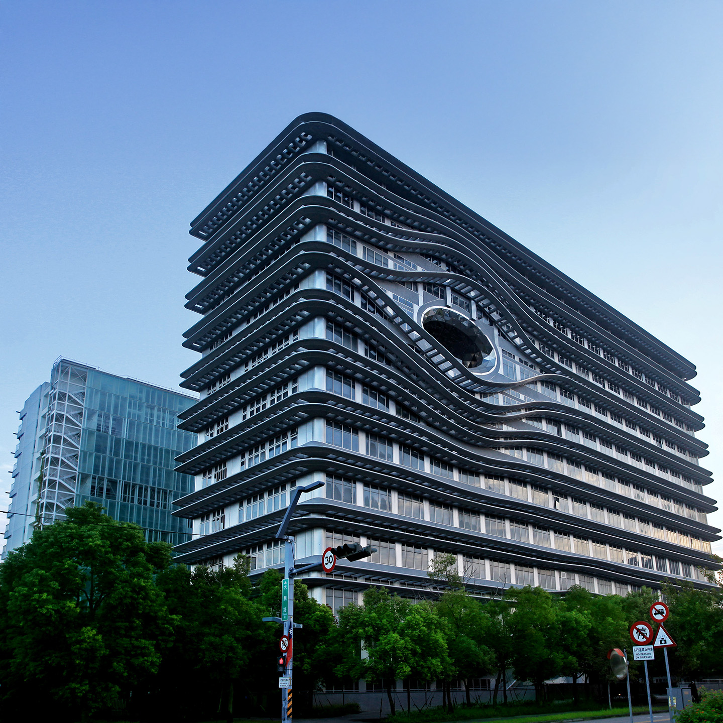 中國醫藥大學實景拍攝經電腦修飾